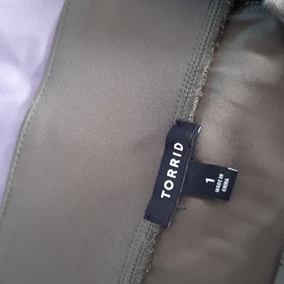 Torrid Midi Challis Button-Front Skirt - Picture 6 of 7